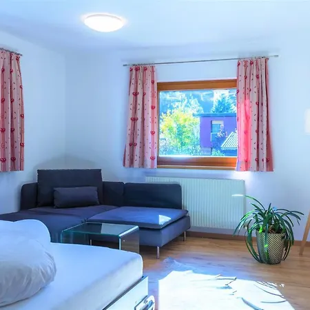 Schneider לינה וארוחת בוקר