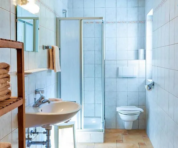 Schneider לינה וארוחת בוקר 3*