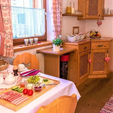 Oda ve Kahvaltı Schneider
